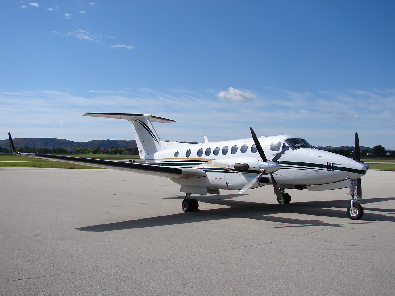 King Air 350 (293504449).jpg