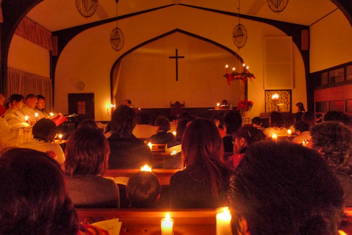 File:Konan Church：甲南教会／聖夜 - panoramio.jpg