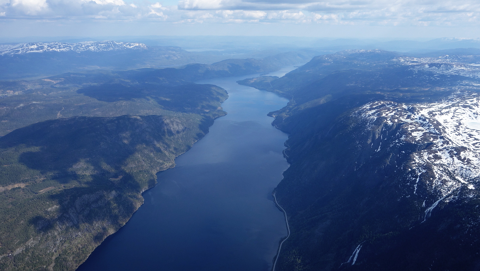 Lake_Tinn_seen_from_the_air_looking_south.JPG