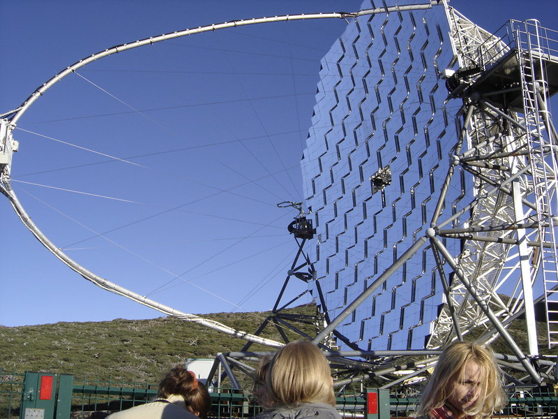 File:MAGIC telescope canary  - Wikimedia Commons