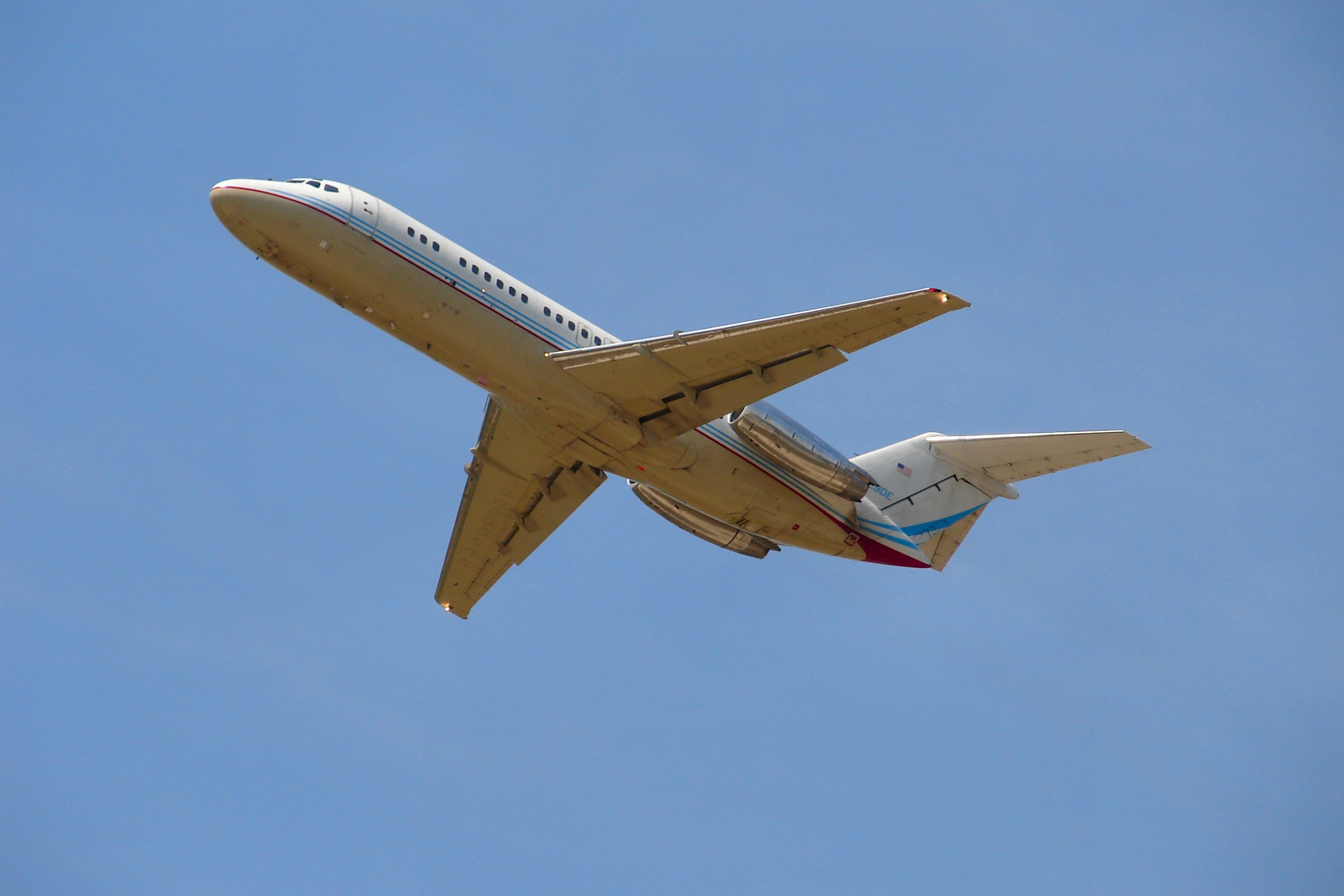 McDonnell Douglas DC-9-15 (293104854).jpg