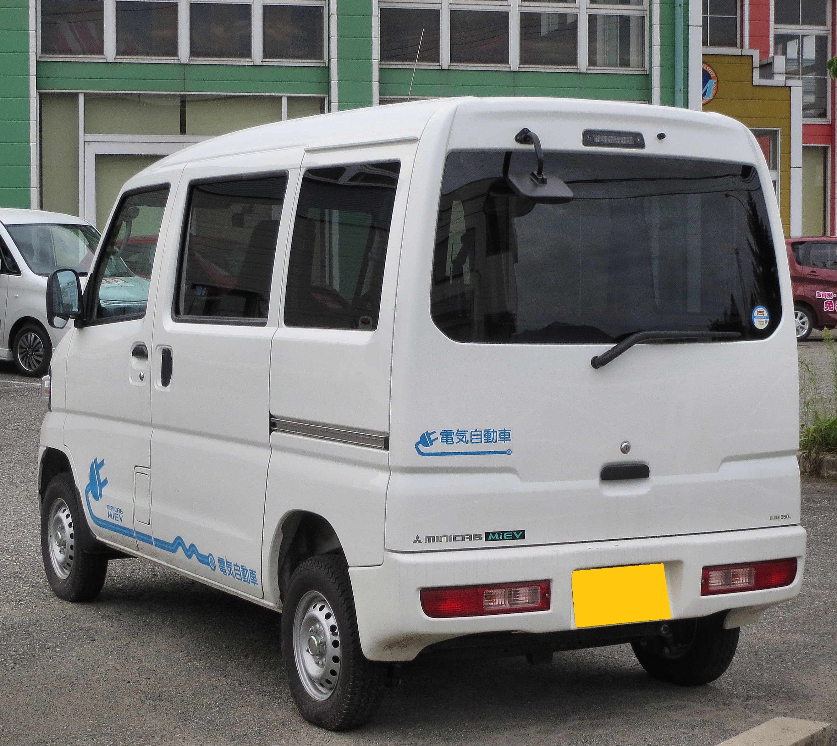 Митсубиси миникаб. Mitsubishi Миникаб. Мицубиси Миникаб Миев. Mitsubishi Minicab MIEV электромобиль. Mitsubishi Minicab MIEV 2021.