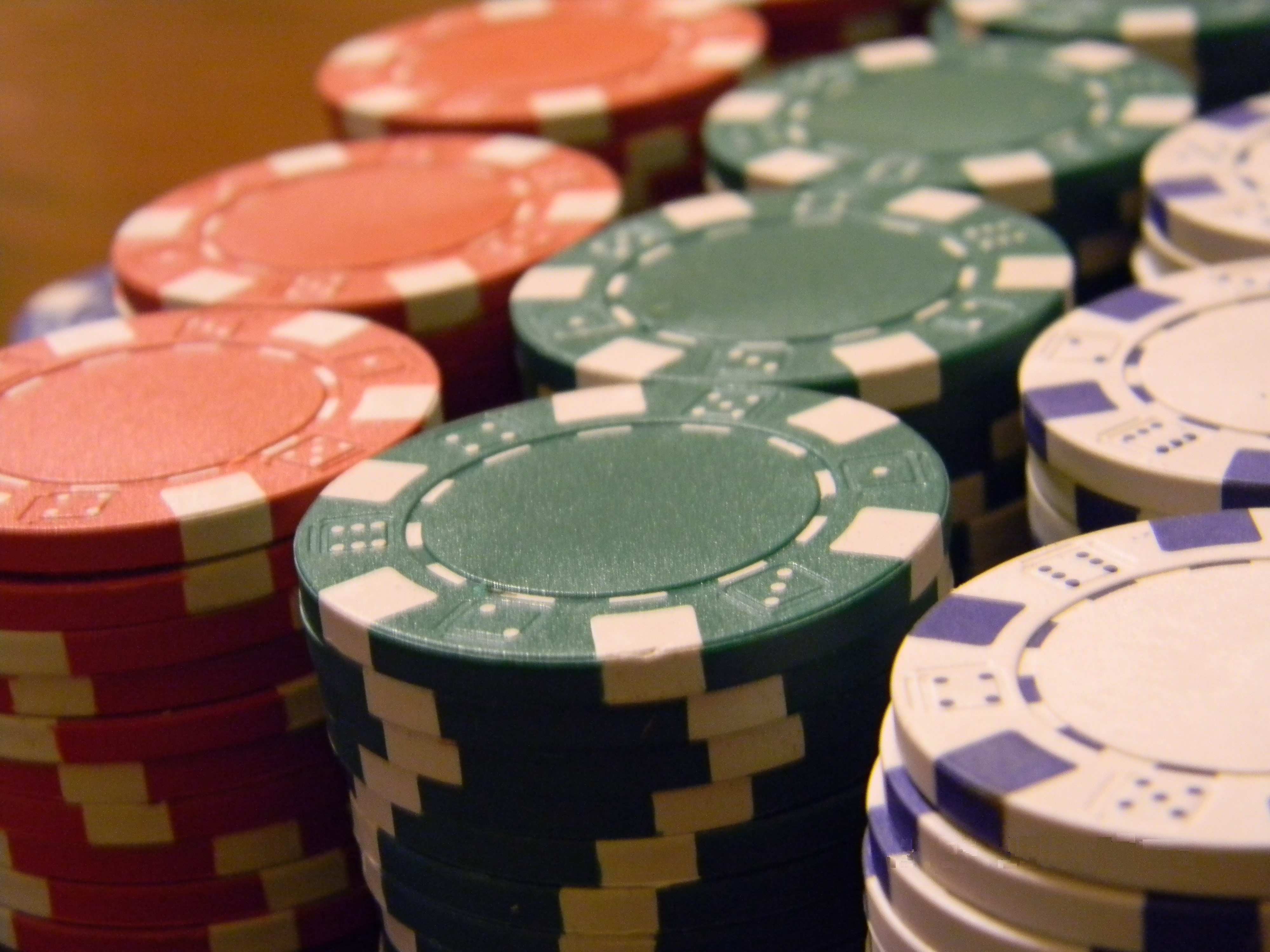 File:Poker chips 2.jpg - Commons