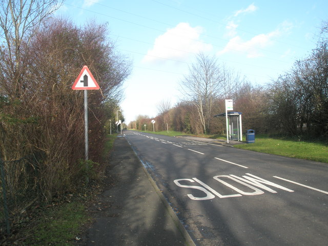 File:Roads signs in London Road - geograph.org.uk - 1613798.jpg