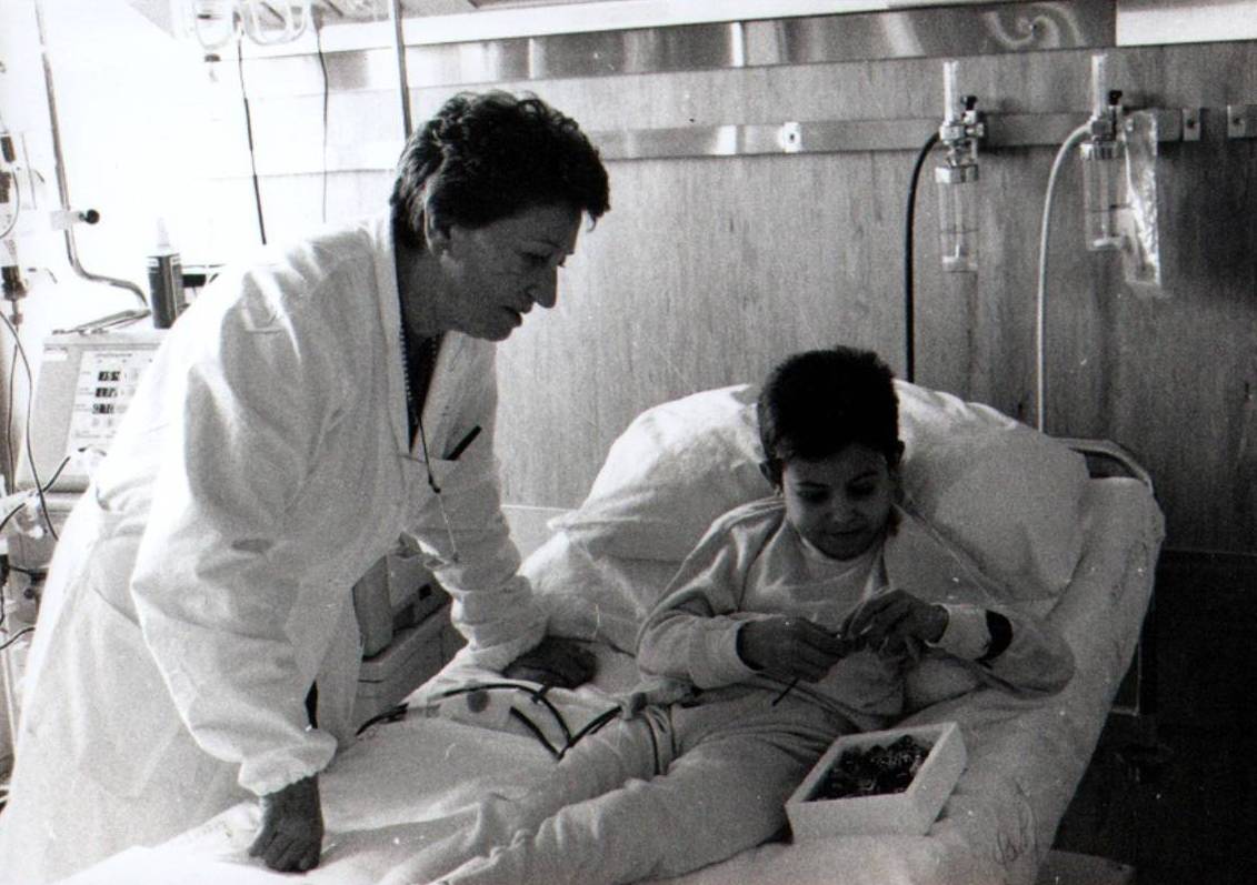 Rosanna Gusmano at the bedside of a child undergoing dyalisis.jpg