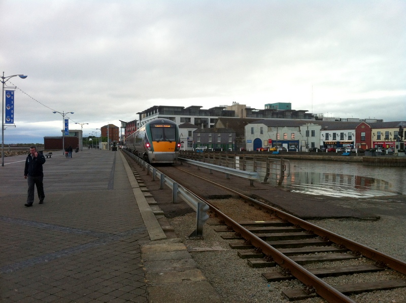 File:Rosslare-bound train - geograph.org.uk - 3550345.jpg