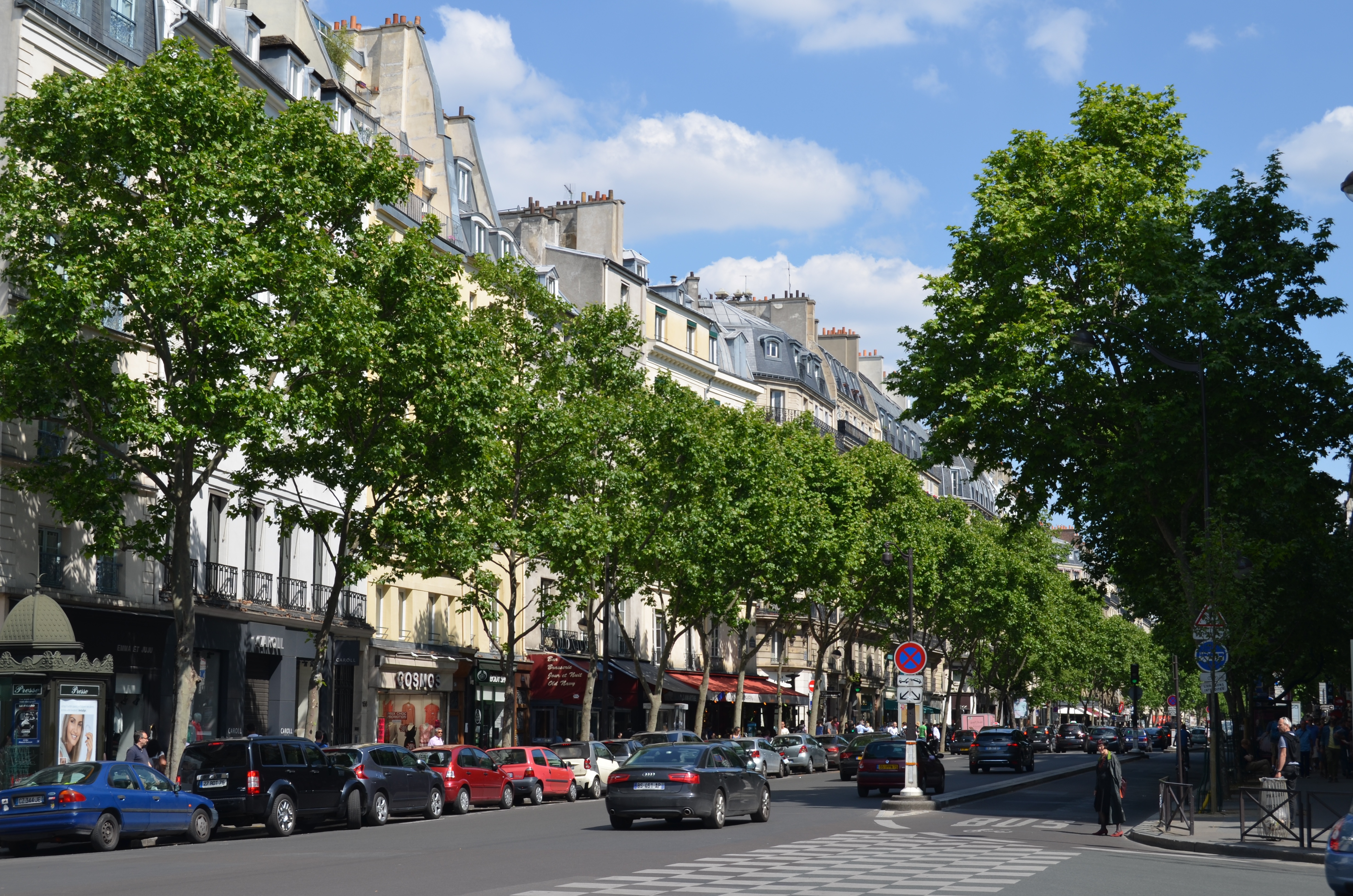 Святой бульвар. Бульвар сен Жермен. Boulevard Saint Germain Париж. Улица сен Жермен в Париже. Бул. сен-Жермен, Париж, Франция.