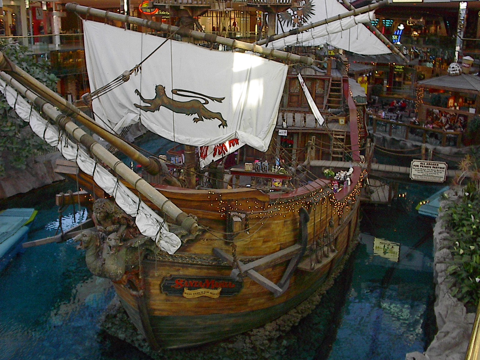 File Santa Maria In The Water Park West Edmonton Mall 05 Jpg Wikimedia Commons