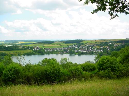 File:SchalkenmehrenerMaar.jpg