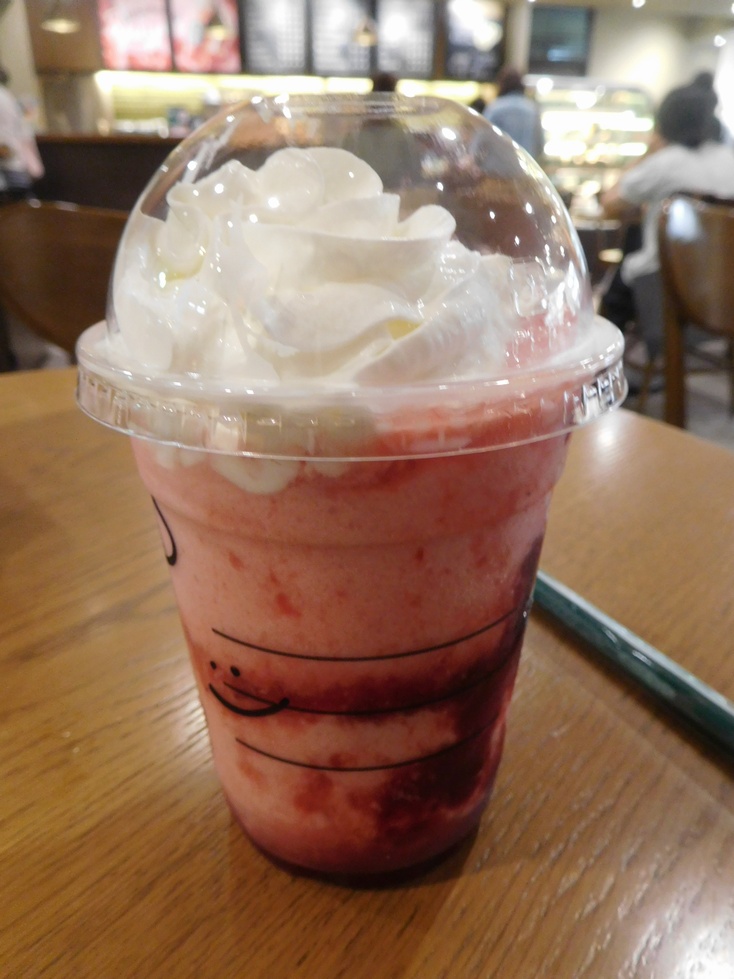 https://upload.wikimedia.org/wikipedia/commons/2/2c/Strawberry_Delight_Frappuccino.JPG