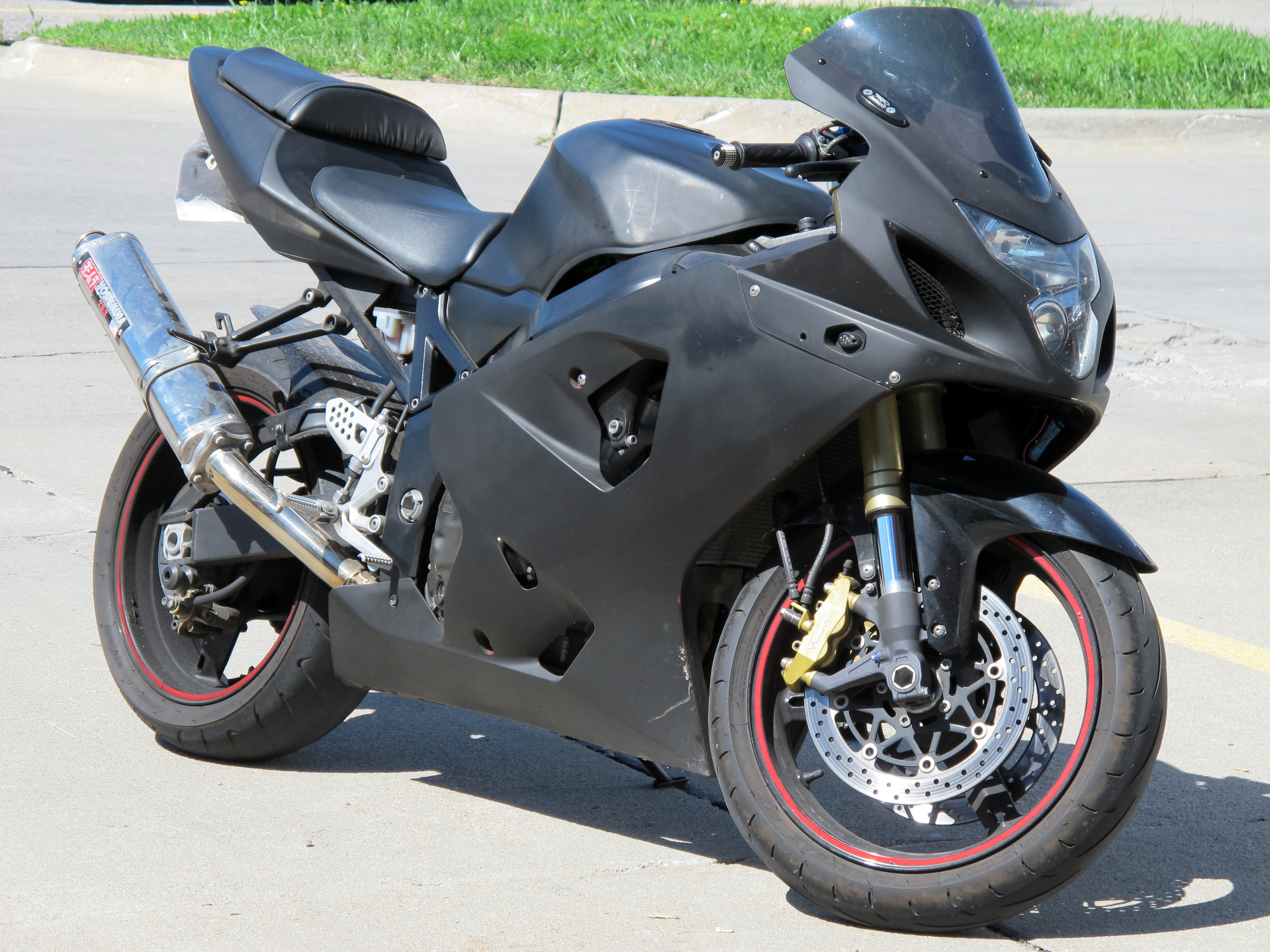 Сузуки 750 GSX R чёрный