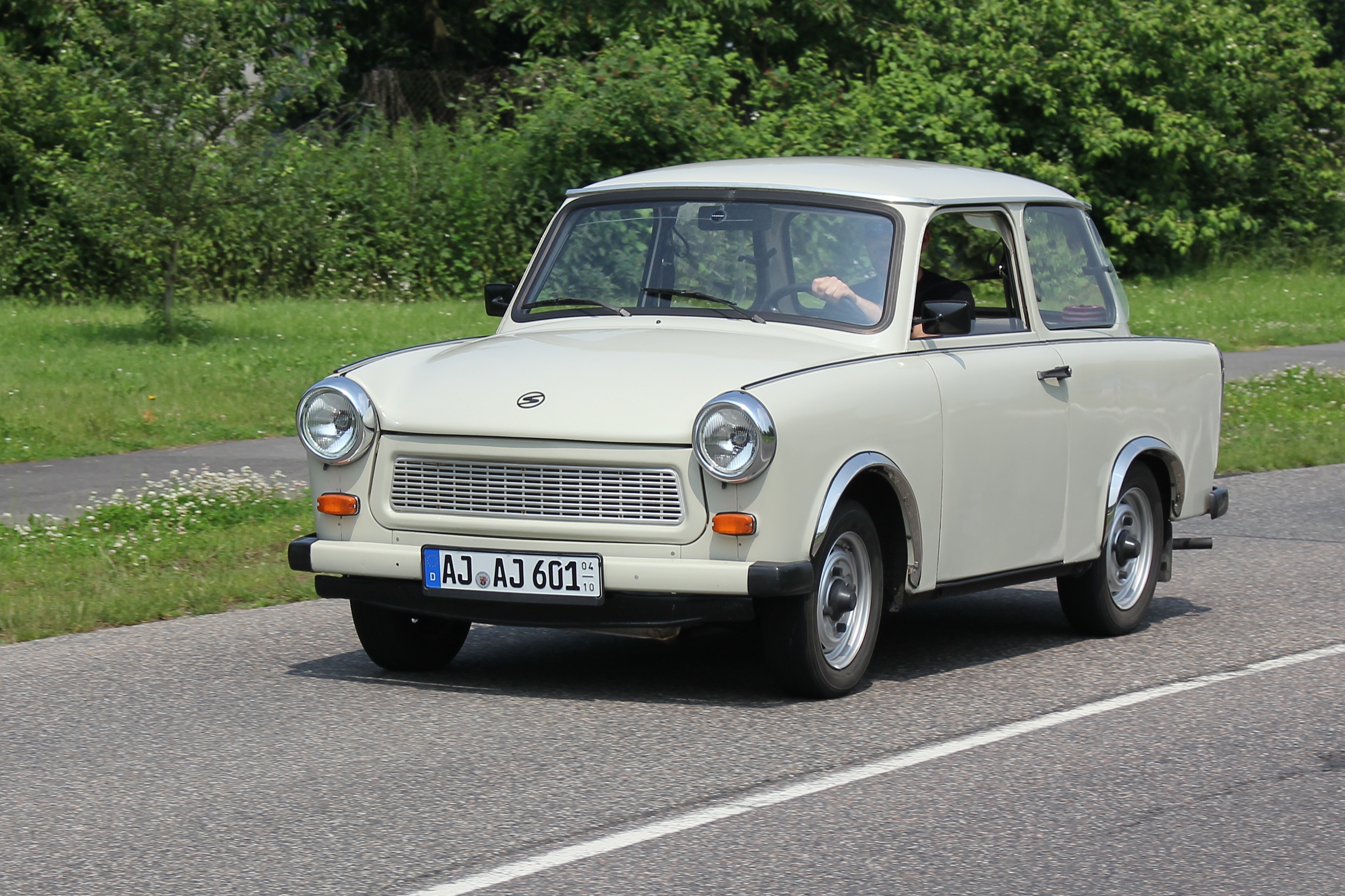 [Imagen: Trabant_P_601_S%2C_Bj._1986_%28Foto_Sp_2...-05%29.JPG]