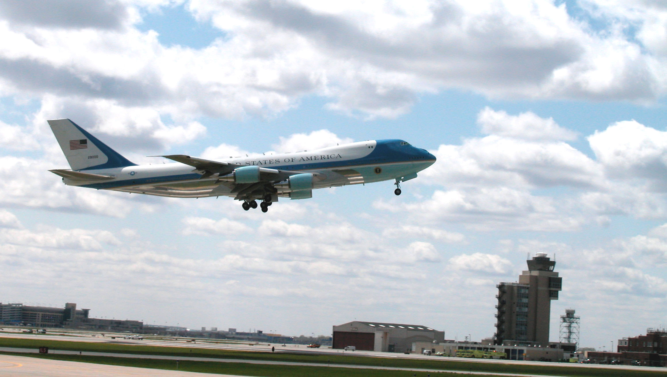 File:US Air Force 040426-F-0000M-002 Air Force One.jpg - Wikimedia Commons