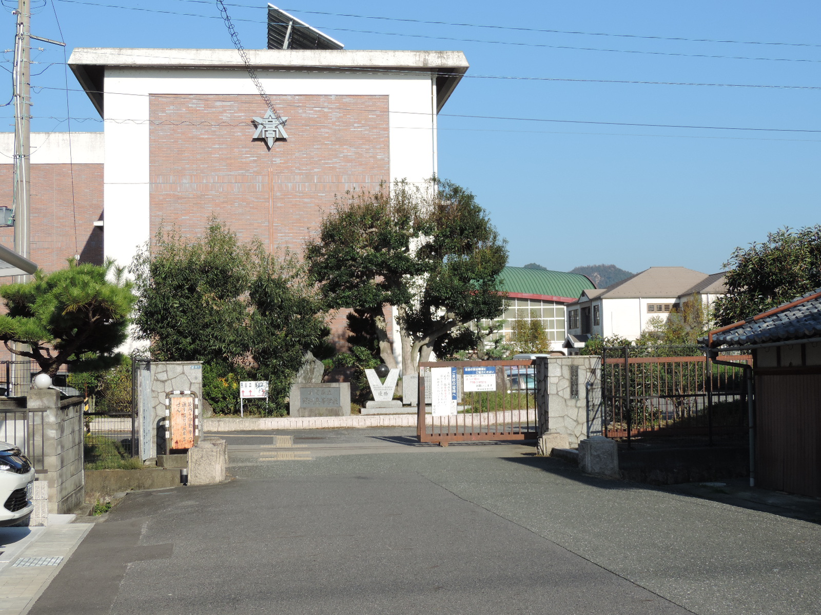 滋賀県立野洲高等学校 - Wikipedia