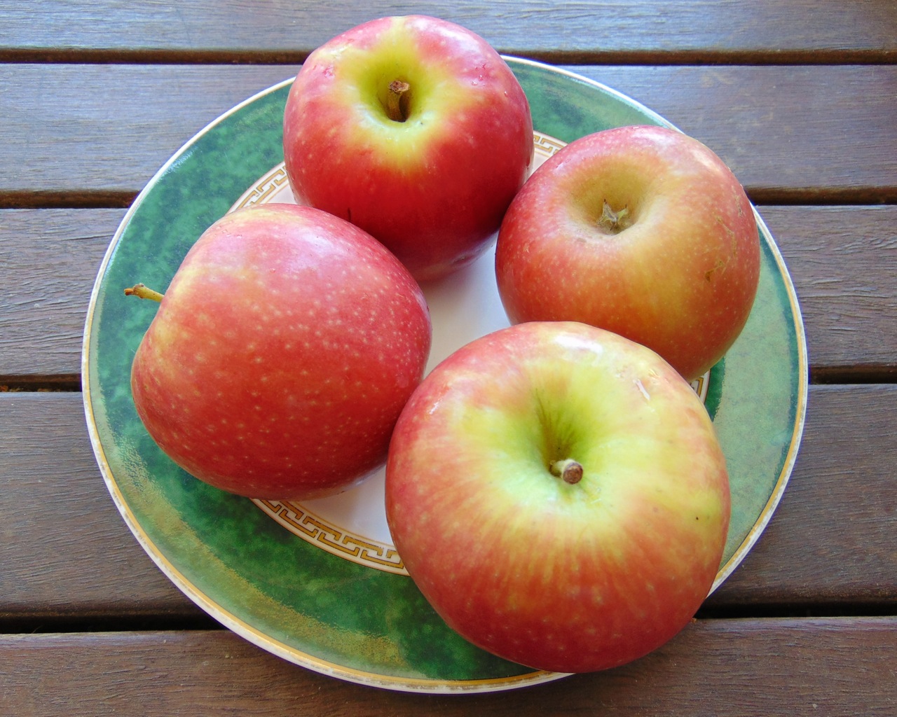 Datei:Honeycrisp-Apple.jpg – Wikipedia