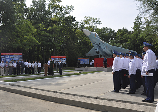 File:Памятник авиаторам 4 воздушной армии Ростов Дон2016.jpg