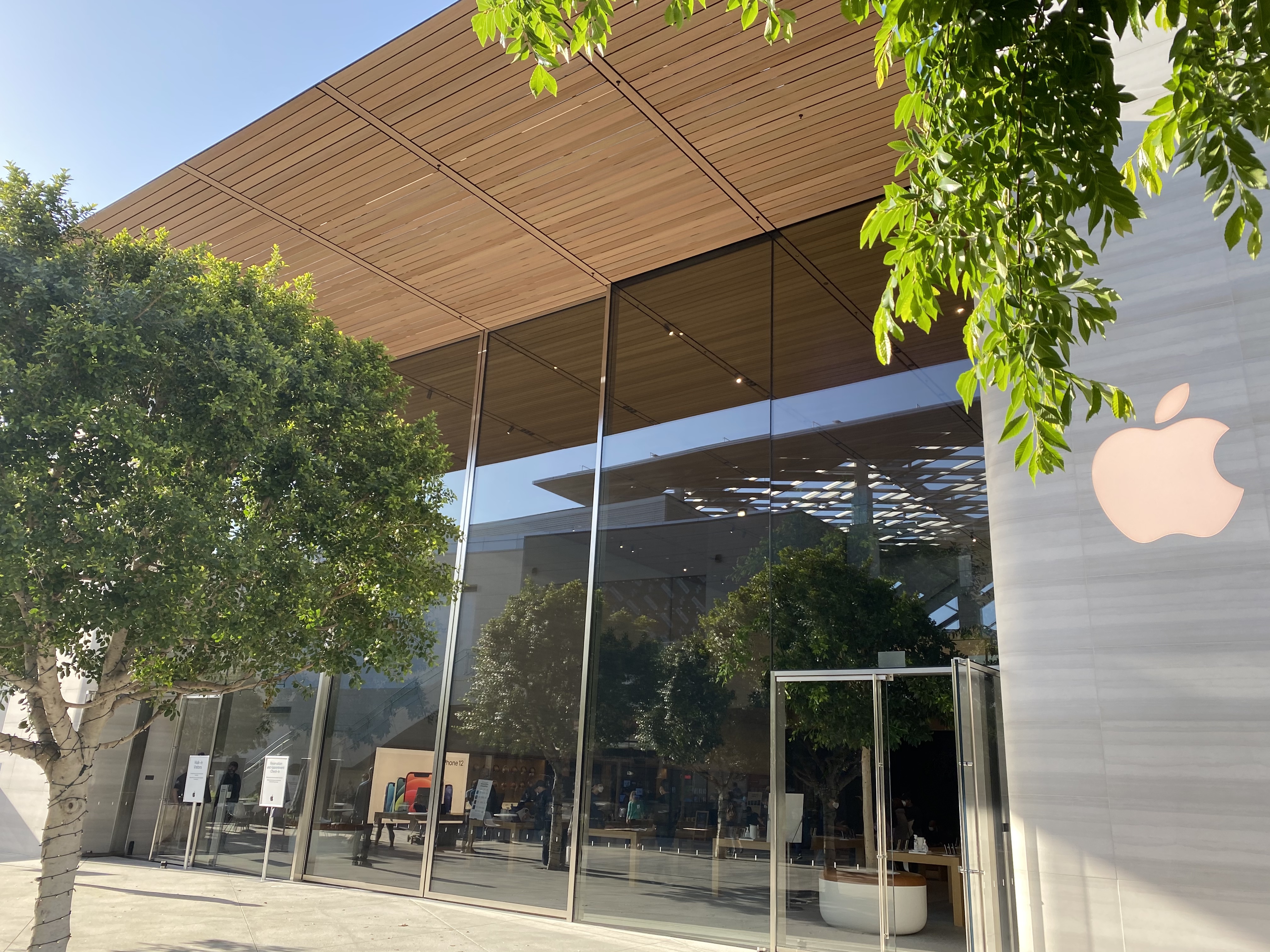 File:Apple Flagship Store at Westfield Valley Fair, San Jose