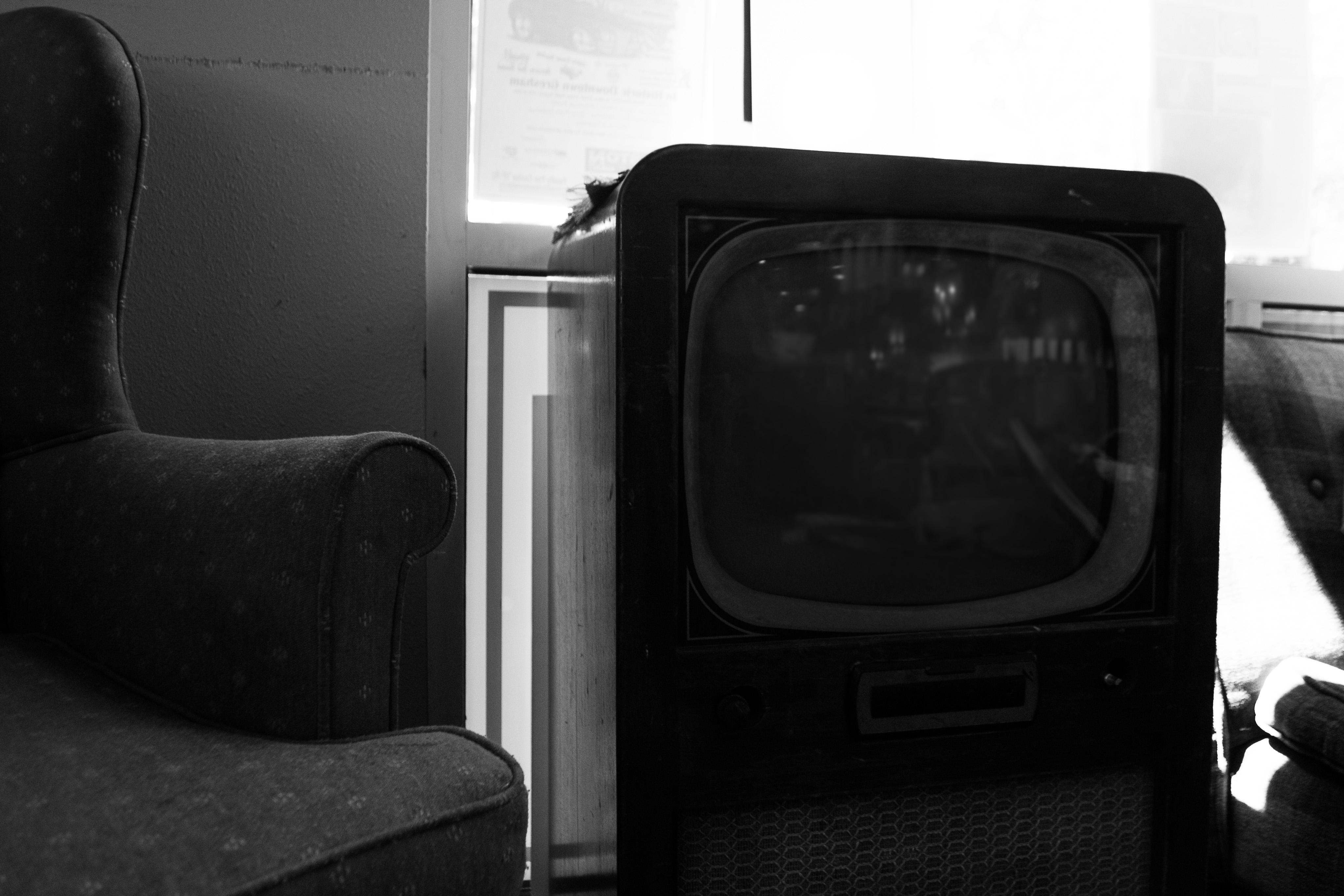 File:Black and White TV.jpg - Wikipedia