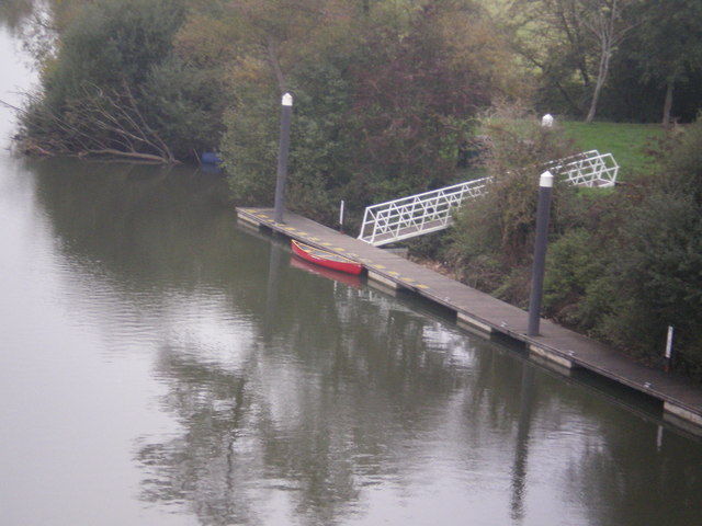 File:Boat on the River Avon - geograph.org.uk - 610577.jpg