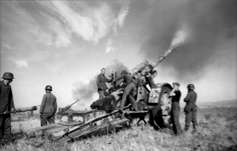 FK, FH, K, SK - Artillerie de campagne & Obusiers Bundesarchiv_Bild_101I-217-0496-04%2C_Russland-S%C3%BCd%2C_schweres_Gesch%C3%BCtz%2C_feuernd