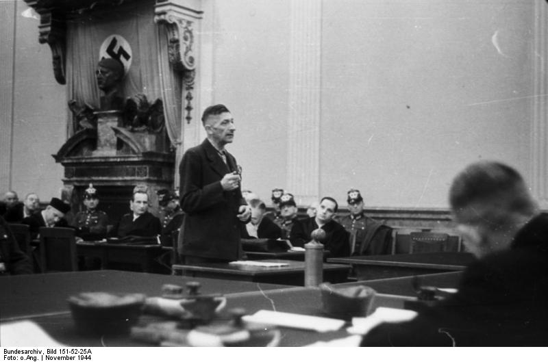 File:Bundesarchiv Bild 151-52-25A, Volksgerichtshof, Ferdinand Freiherrr von Lüninck.jpg