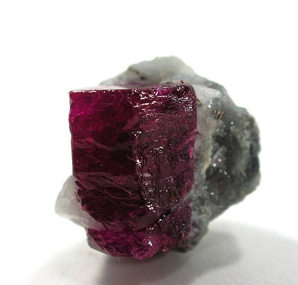 File:Calcite-Corundum-dtn26b.jpg