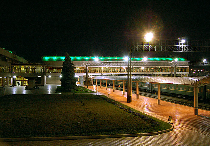 Ж/д вокзал и перрон «Челябинск-Главный»