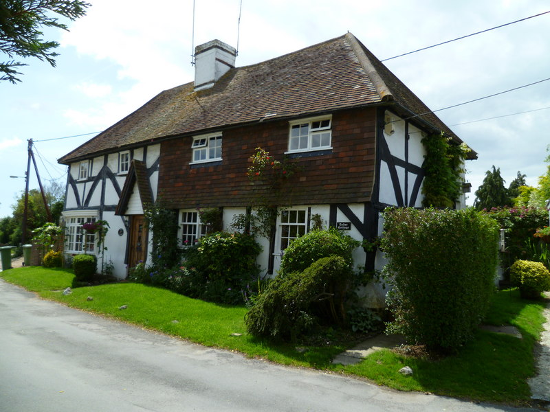 File:Cottages in Hyde Street in Upper Beeding - geograph.org.uk - 2476590.jpg