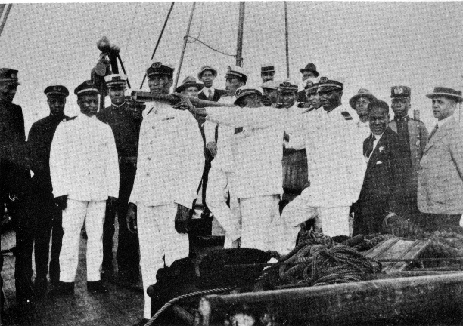 Crew_of_the_S.S._Yarmouth%2C_c1920.jpg