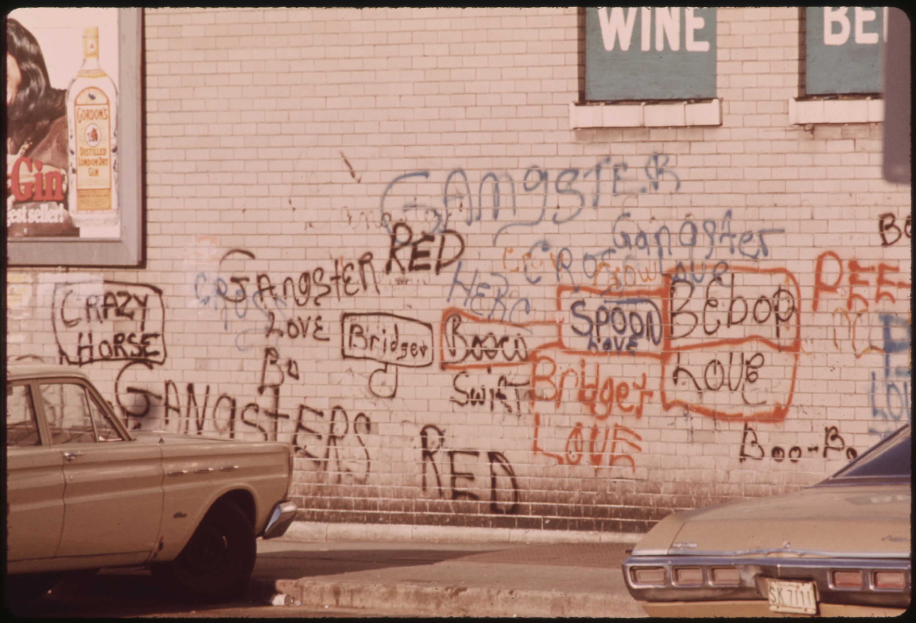 File:GRAFFITI ON A WALL IN CHICAGO. SUCH WRITING HAS ADVANCED AND ...