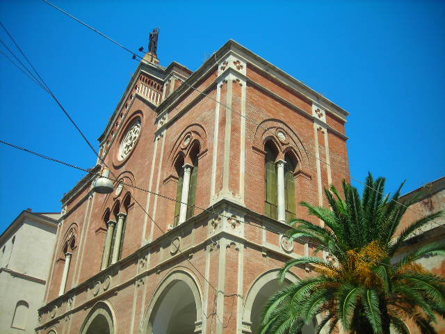 File:Gaeta, Basilica Cattedrale - Facciata nel 2007.jpg