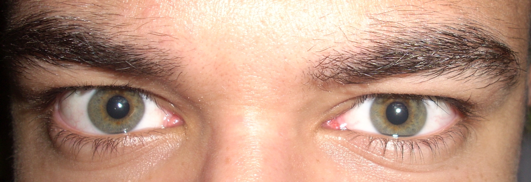 Два глаза мужские