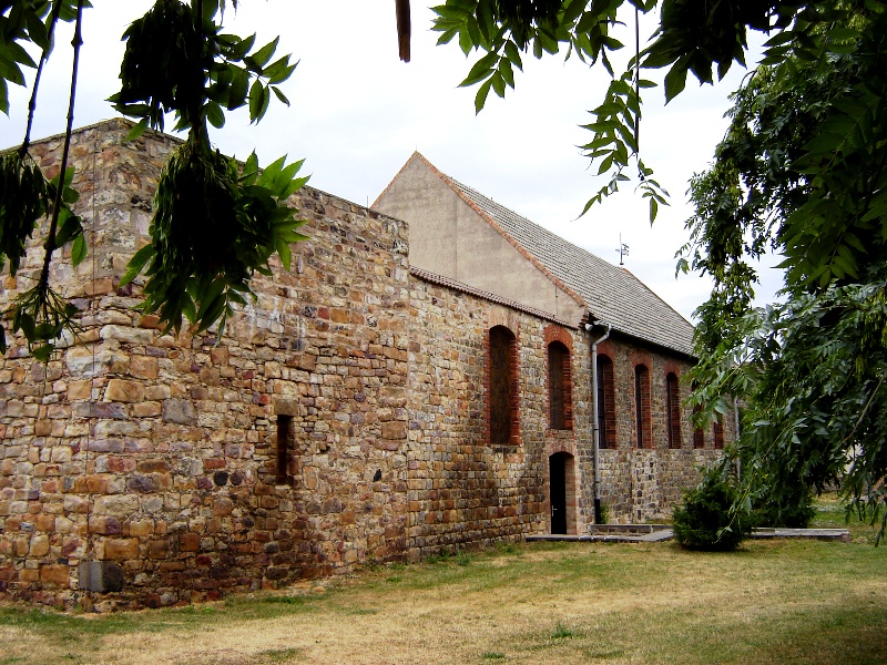 File:Ladeburgkirche1.jpg