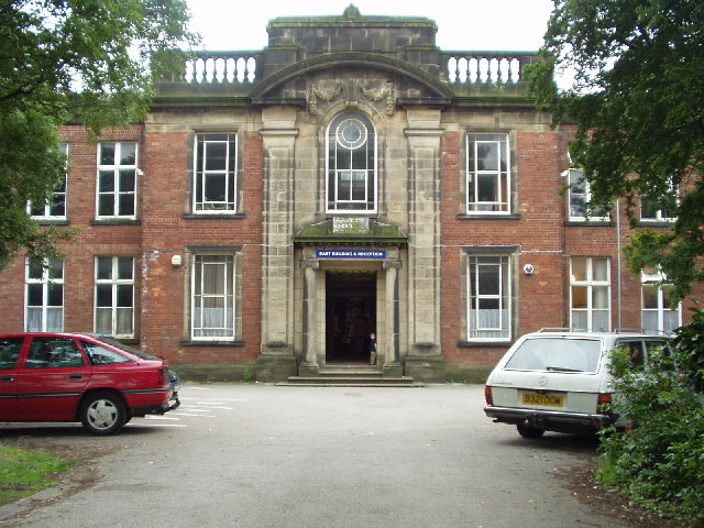 File:Lawnswood School, East Building, Leeds - geograph.org.uk - 98593.jpg