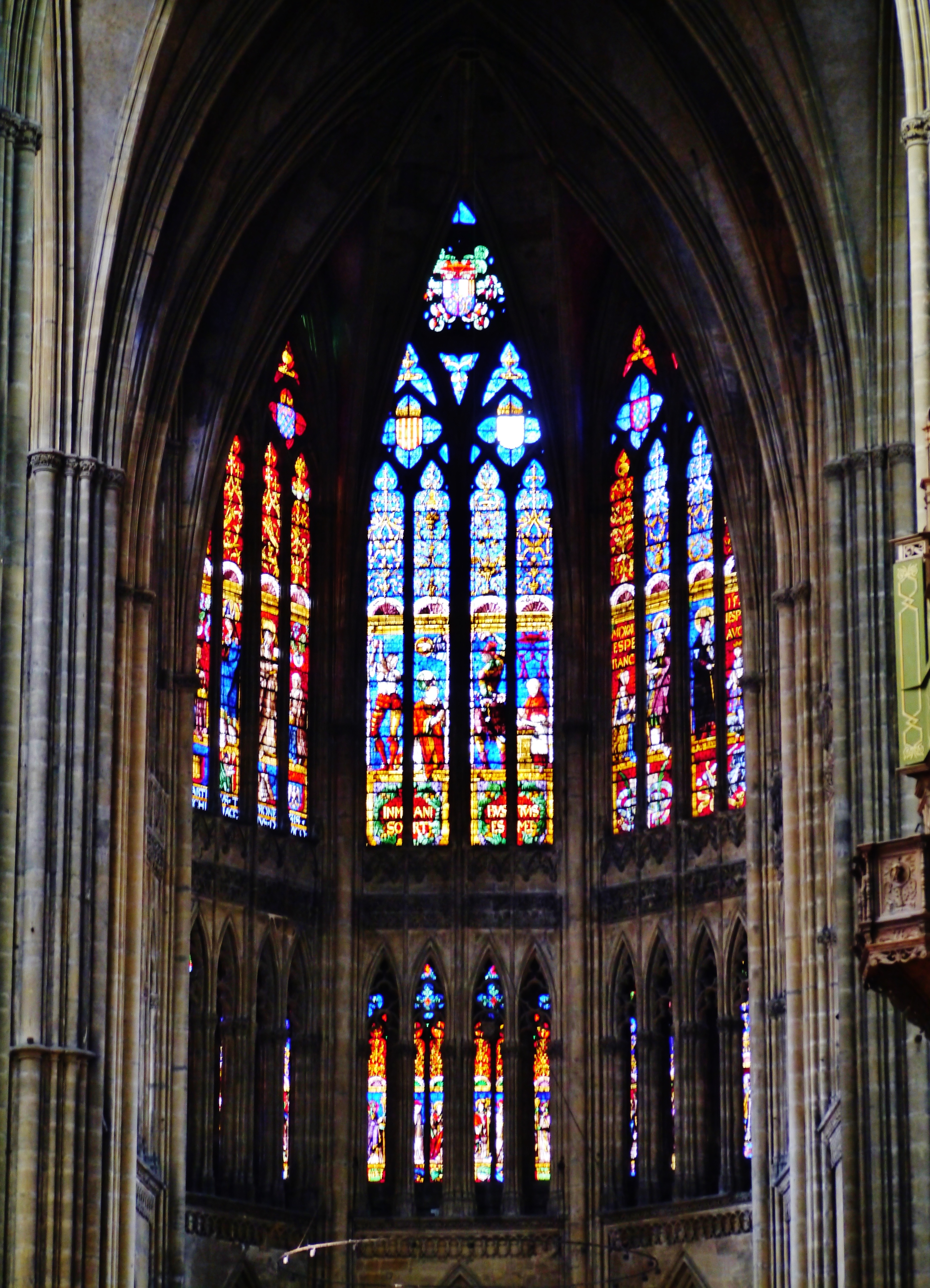 File:Metz Cathédrale St. Étienne Innen Chorfenster 1.jpg - Wikimedia Commons
