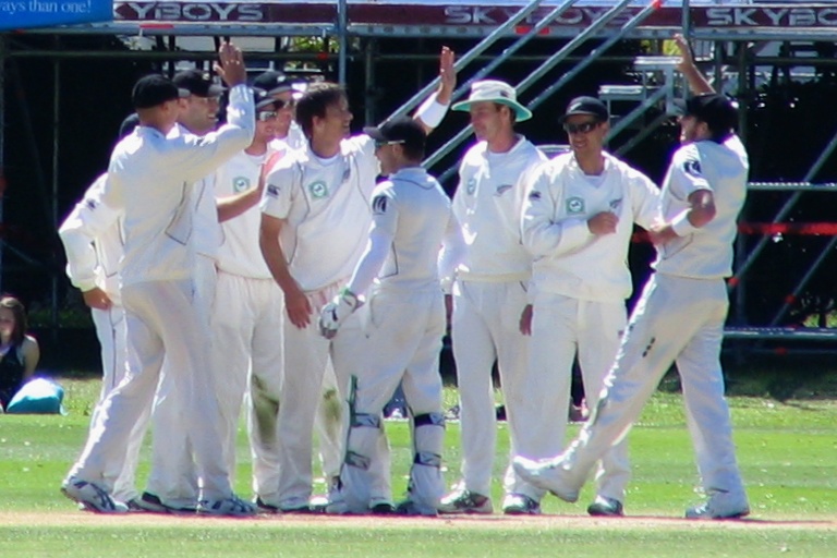 File:New Zealand cricket team, Shoaib Malik, Dunedin, NZ, 2009 (cropped).jpg