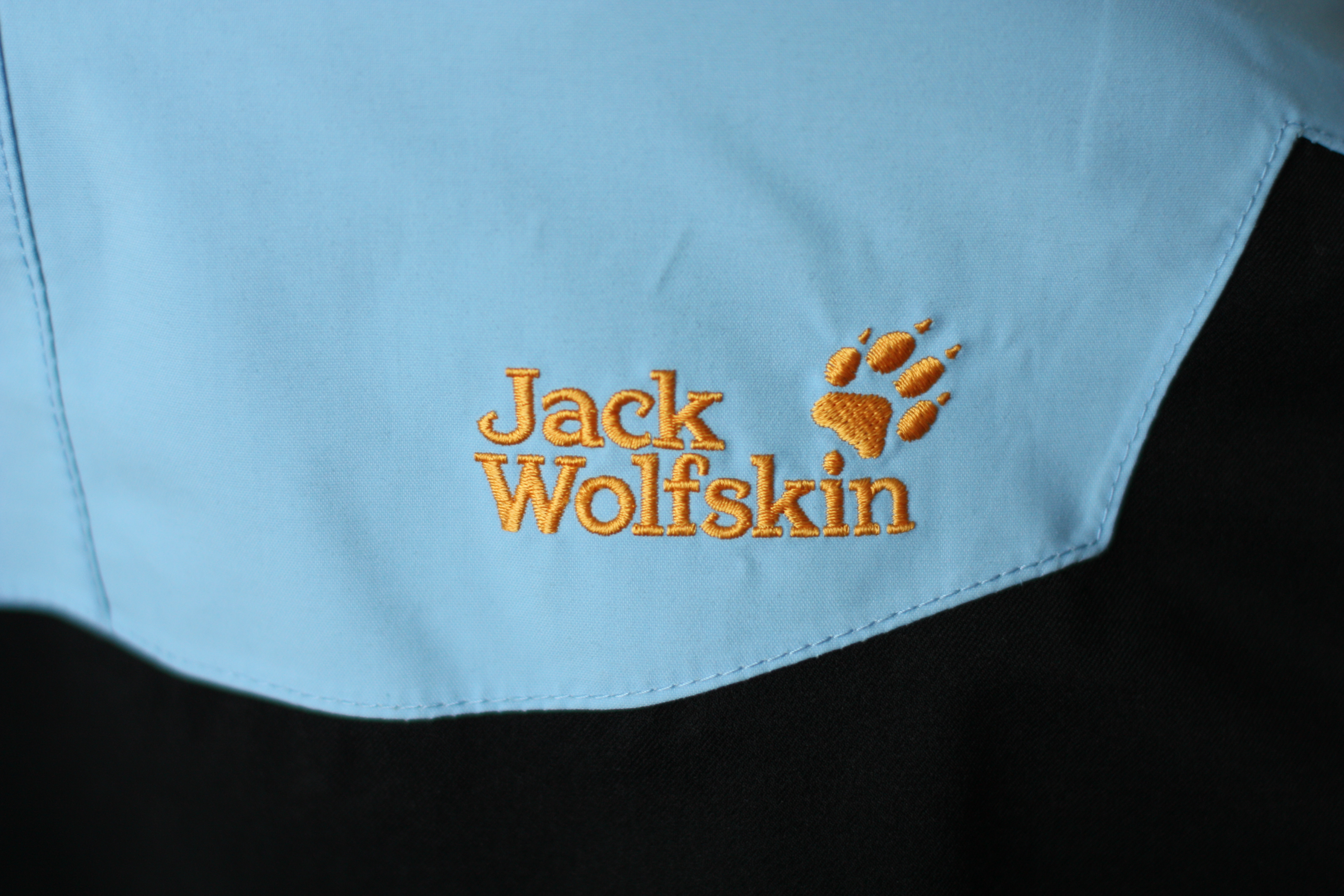 zoogdier Vergelijken Kinderachtig File:Outdoorjacke von Jack Wolfskin 20100104 003.JPG - Wikimedia Commons