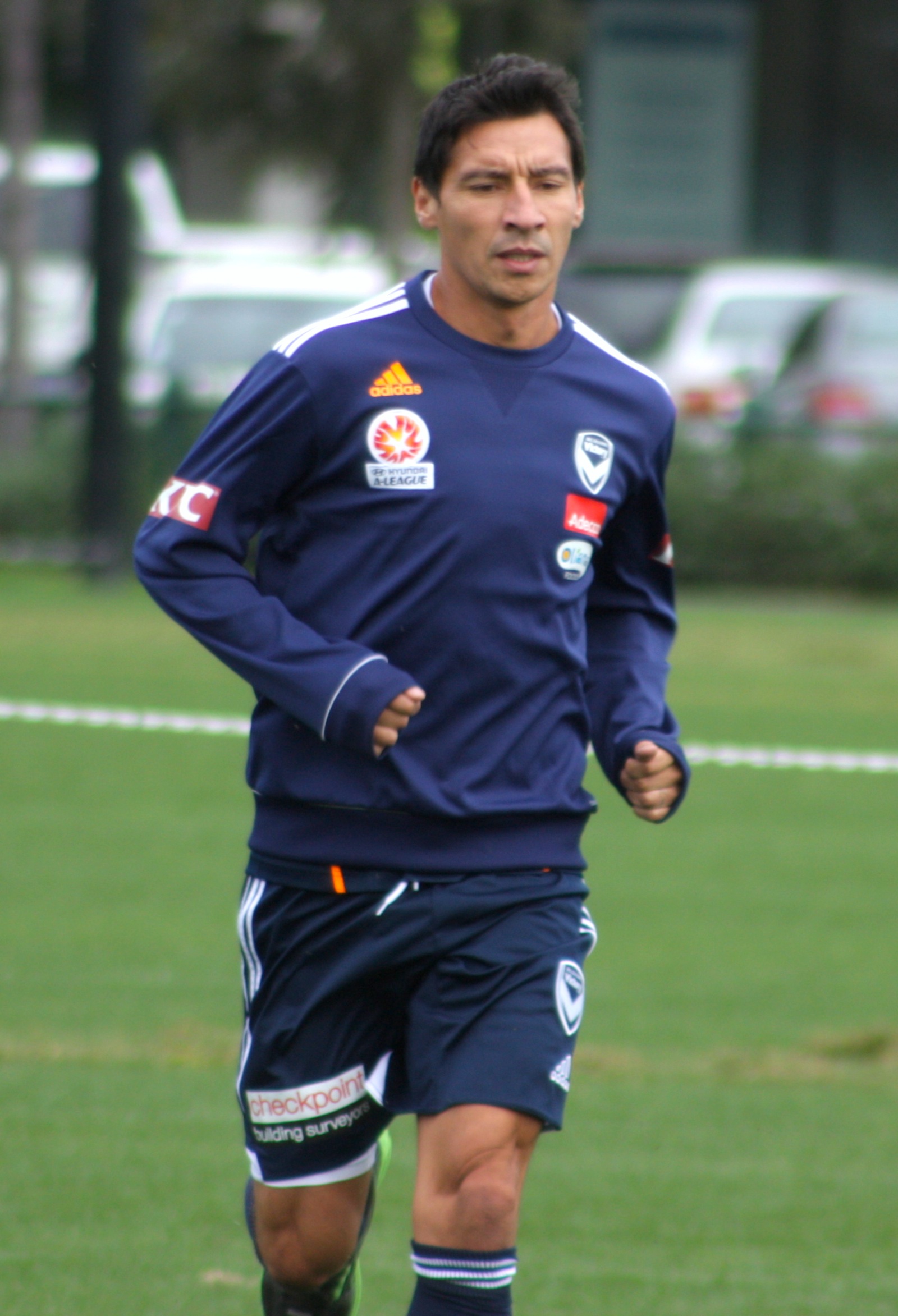 Contreras with [[Melbourne Victory FC|Melbourne Victory]] in 2013