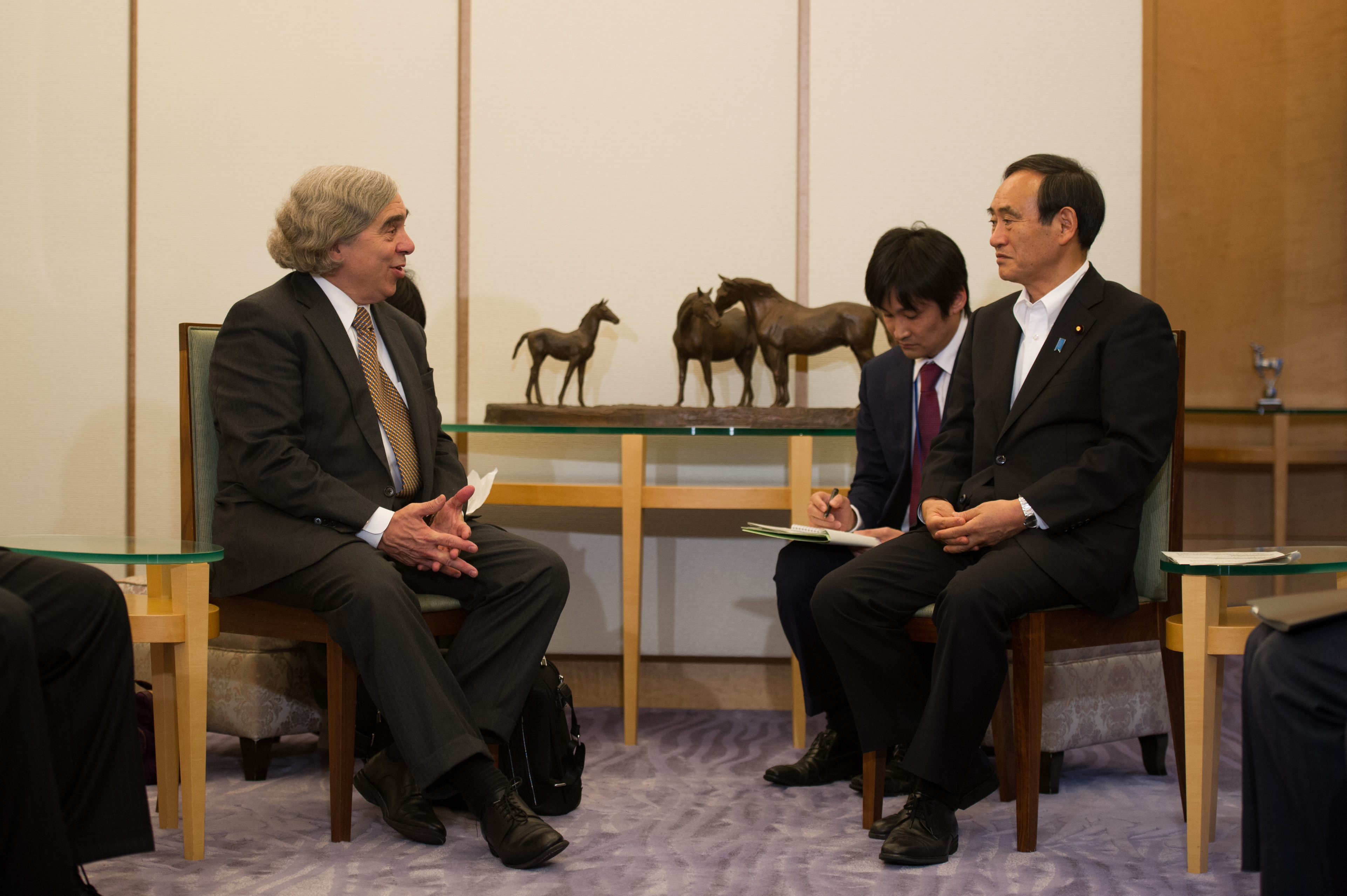 File Secretary Of Energy Moniz With Japan S Chief Cabinet