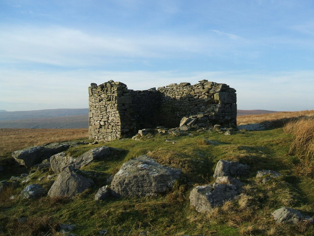 File:Shelter - geograph.org.uk - 633117.jpg