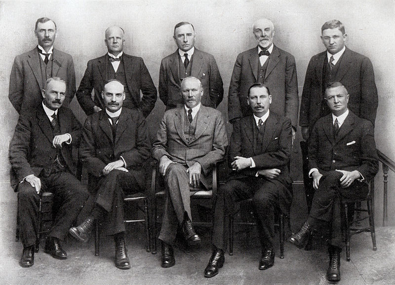 Smuts Cabinet 1923.jpg
