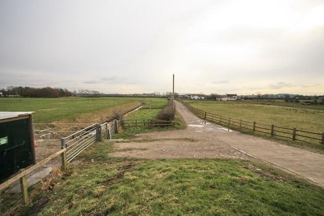 File:Track to Pilling Lane - geograph.org.uk - 1161490.jpg