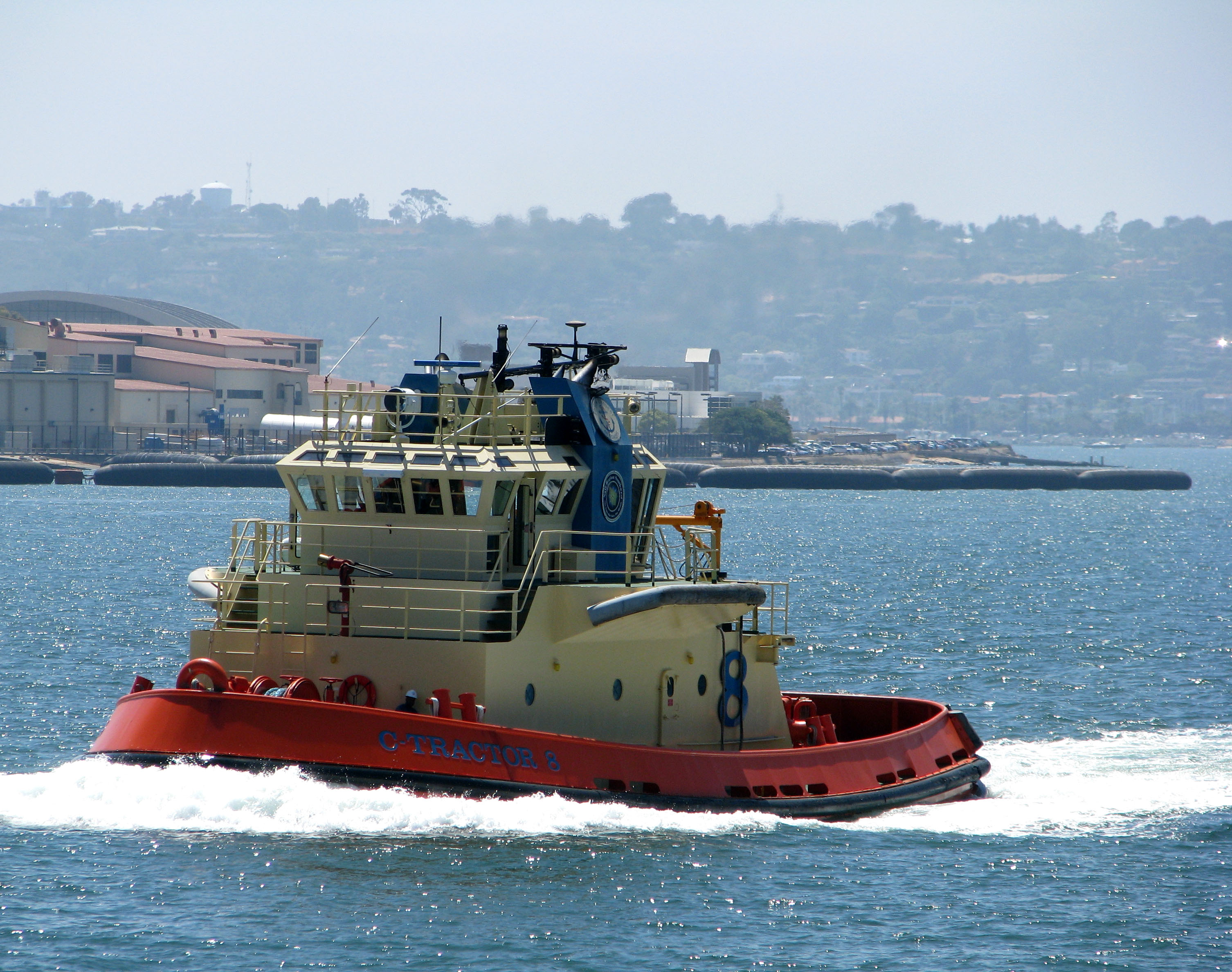 file-tug-boat-jpg-wikimedia-commons