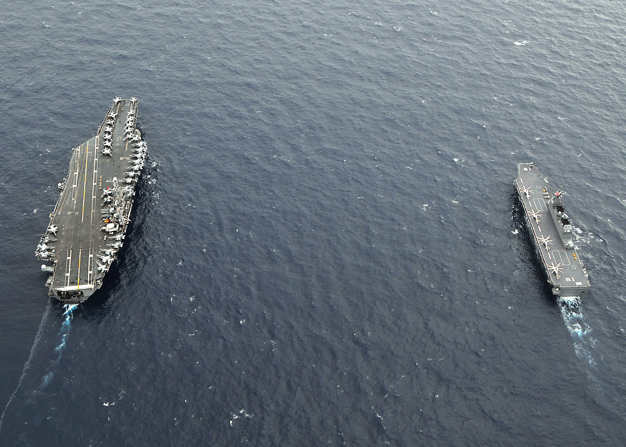 ファイル:US Navy 091117-N-6233H-234 The aircraft carrier USS 