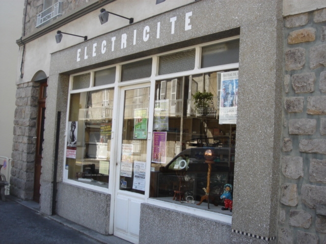 File:Vic boutique electricité.jpg