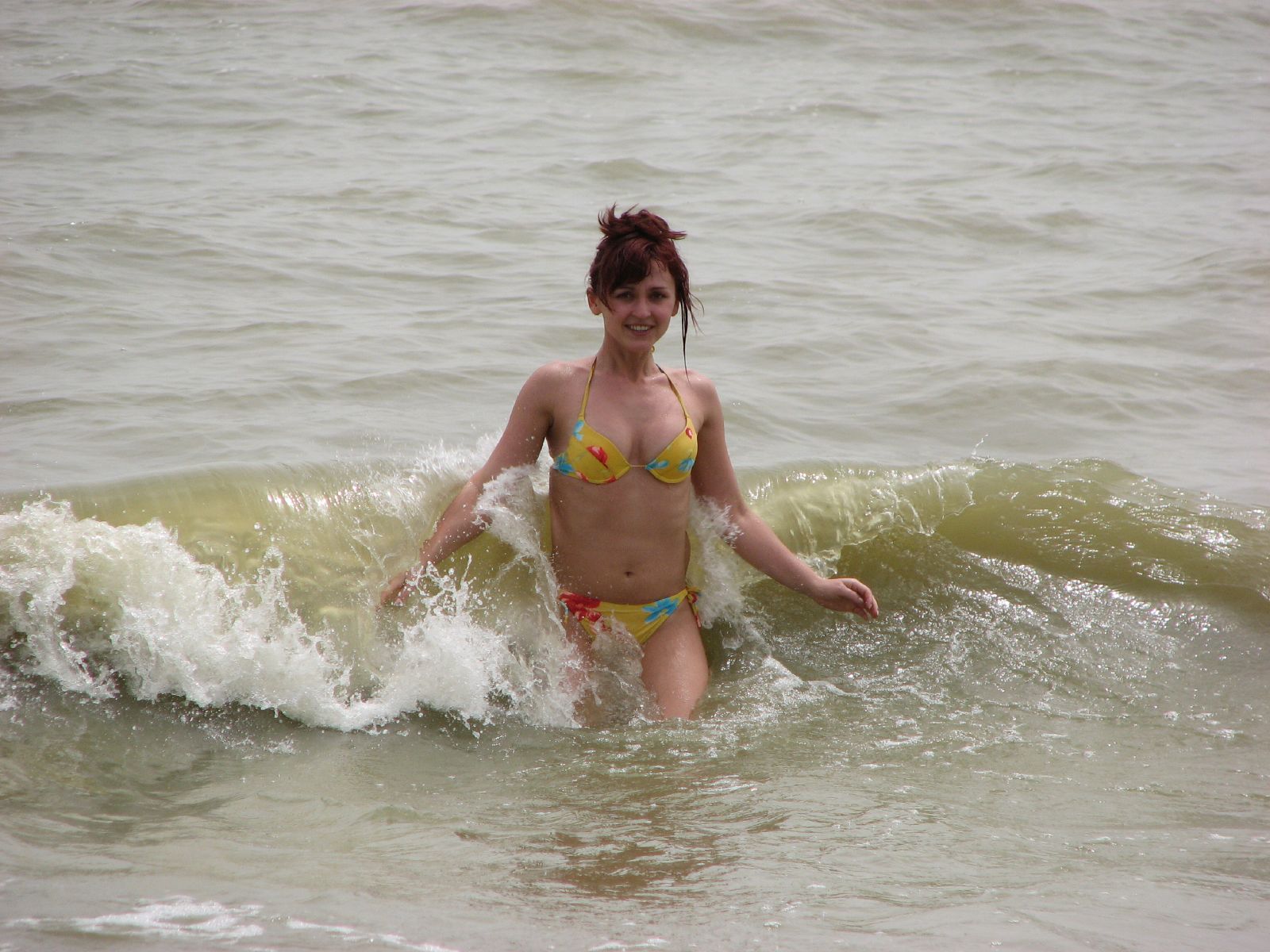 File:Young woman in the water.jpg - Wikipedia
