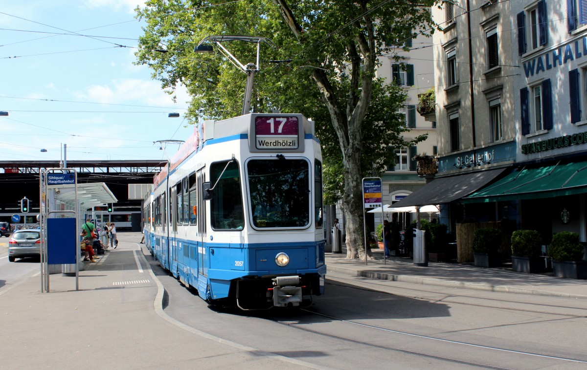 Где едет трамвай 17. Трамвай 17 украшения 2021. HST tram. Трамвай 17 на английском. Be 4/6 SWP/sig/bbc.