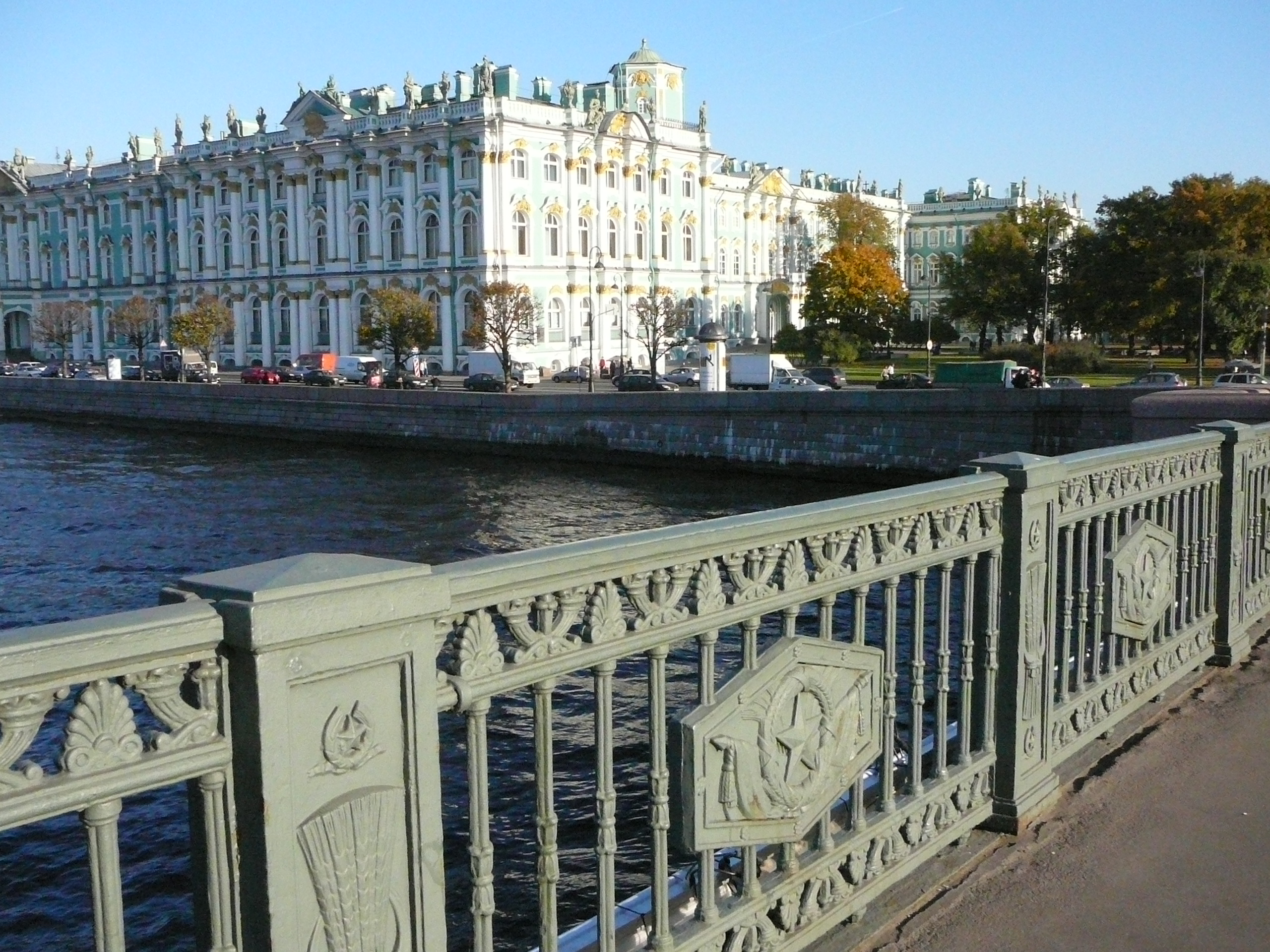 Санкт Петербург летом зимний дворец Дворцовая набережная