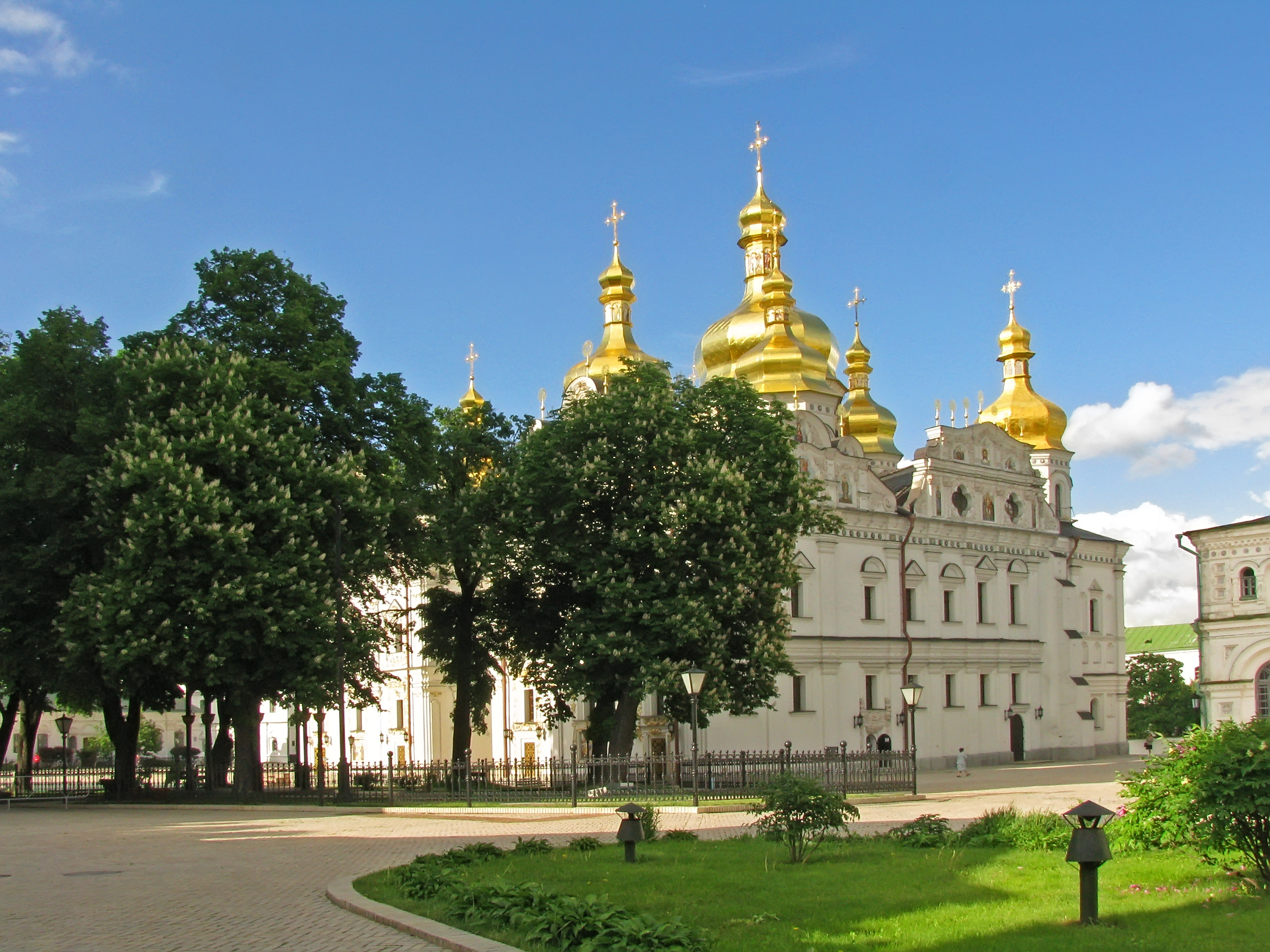 Файл:Вікові каштани, Києво-Печерська Лавра.jpg — Вікіпедія