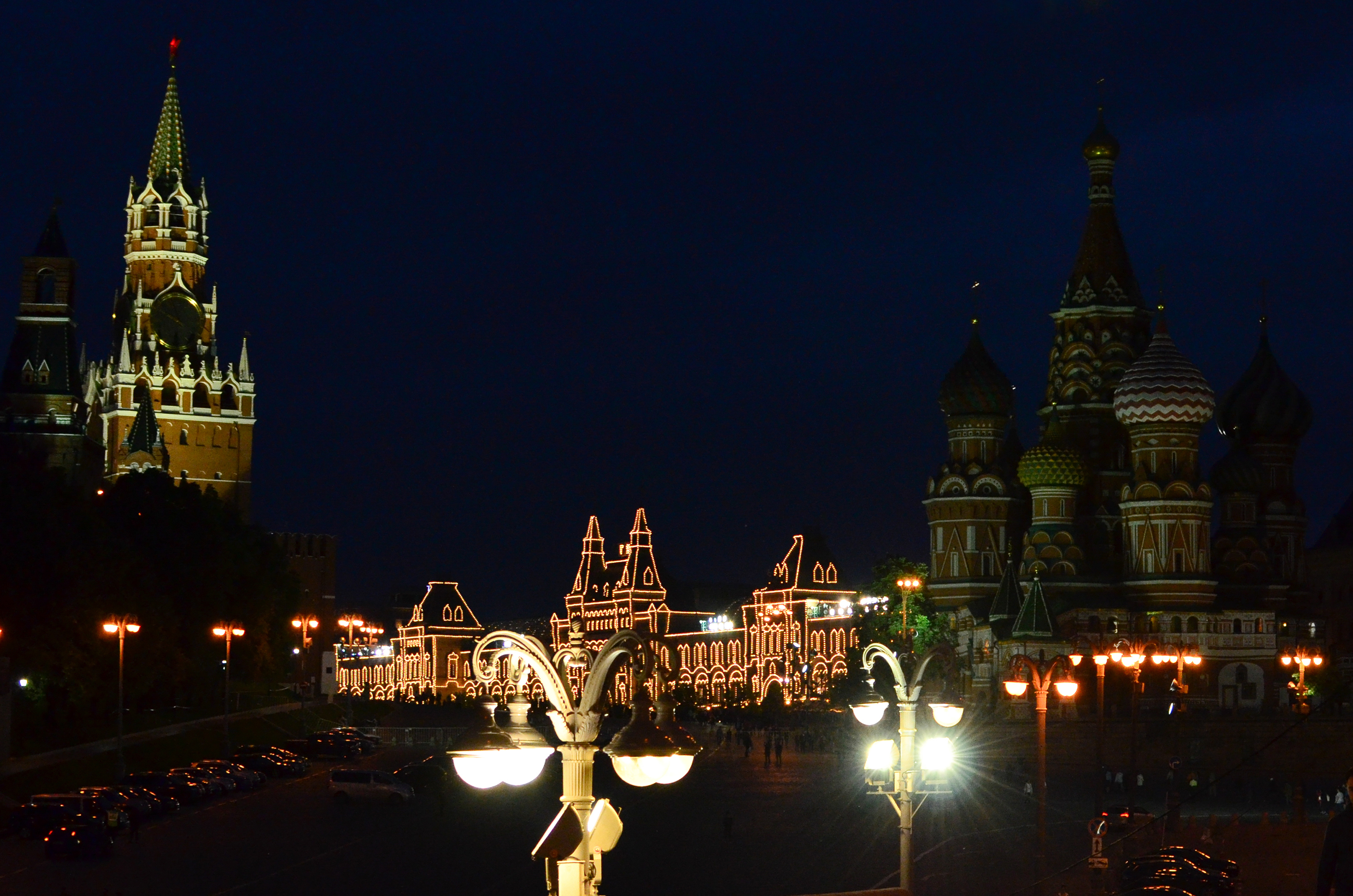 Когда будет вечер в москве. Красная площадь вечером. Вечерняя Москва красная площадь. Вечерние развлечения в Москве. Самые красивые места Москвы красная площадь вечером и ночью.